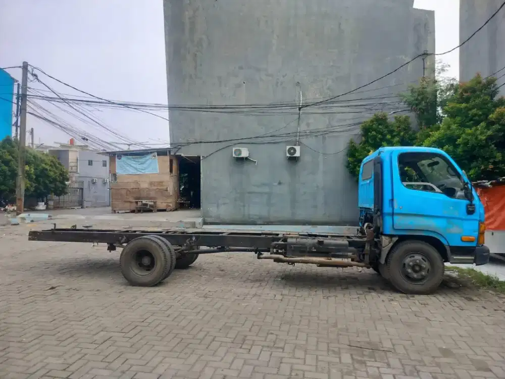 Di jual mobil truck double / doubel Hyundai Hd mighty 125LX 4X2 MT