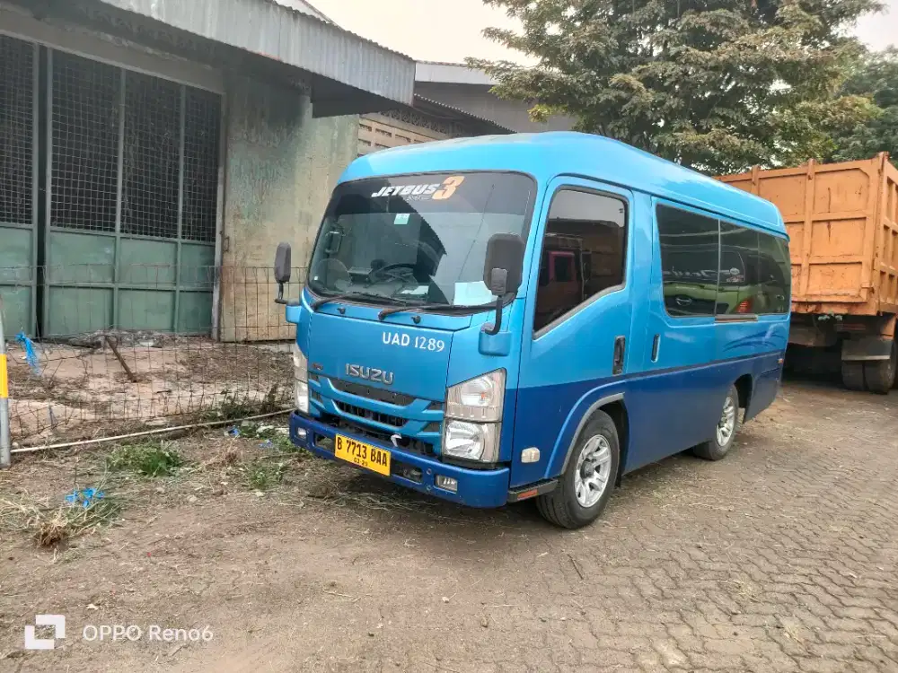 ISUZU ELF MINIBUS GIGA SHOT