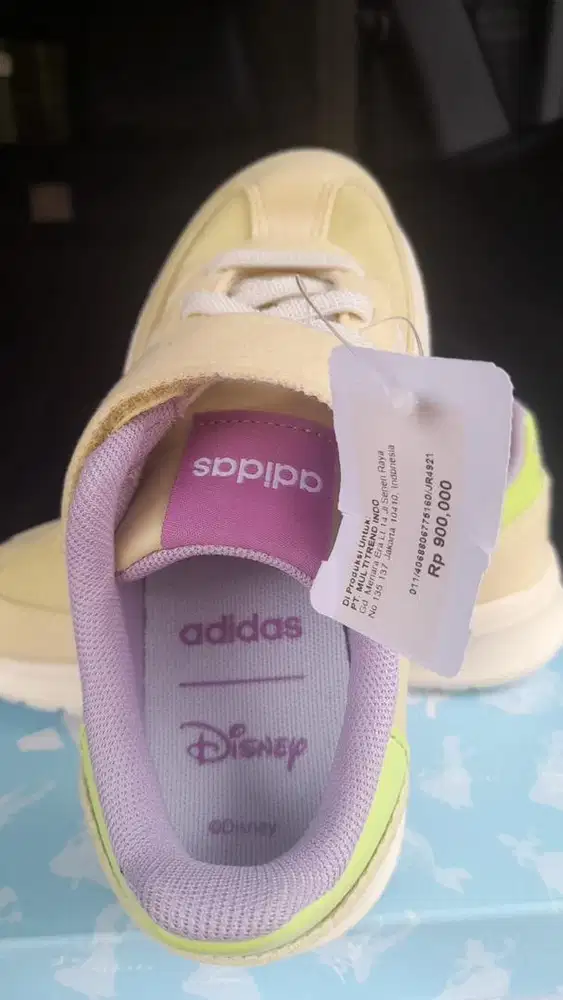 Sepatu Adidas disney
