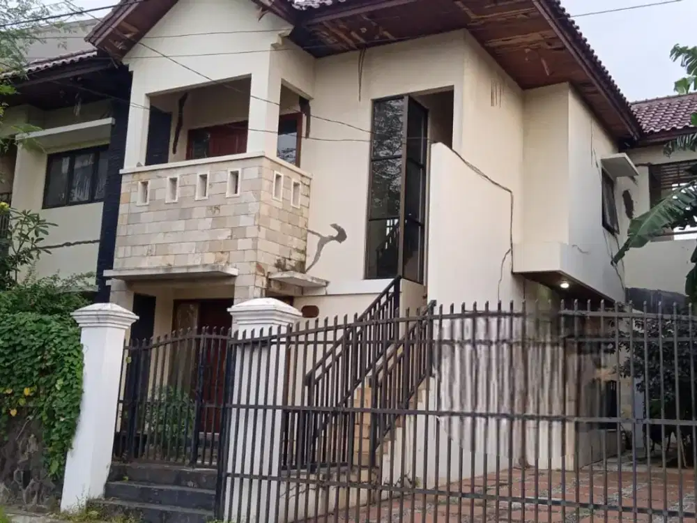 Dijual cepat rumah di Taman Laguna Cibubur