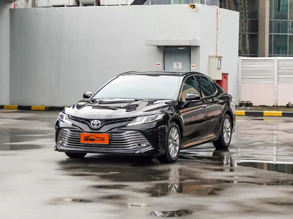 Toyota Camry V 2.5 Matic 2021 Hitam ganjil