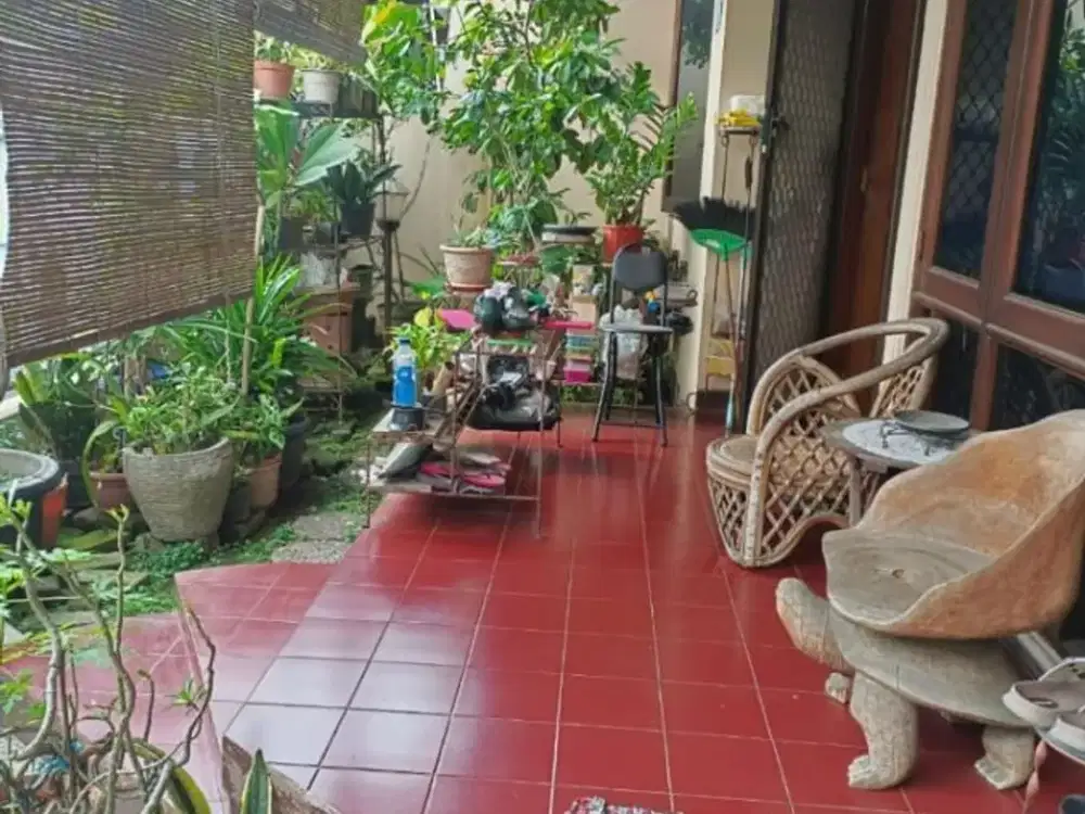 Dekat Stasiun & Kota Kasablanka! 2,5 Lantai, 4+1 KT Rumah di Tebet Jakarta Selatan