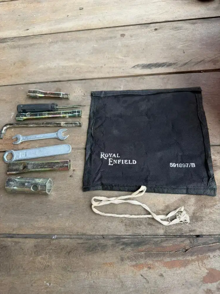 Jual kunci2 toolbag moge royal enfield..original..langka ..buruan kak