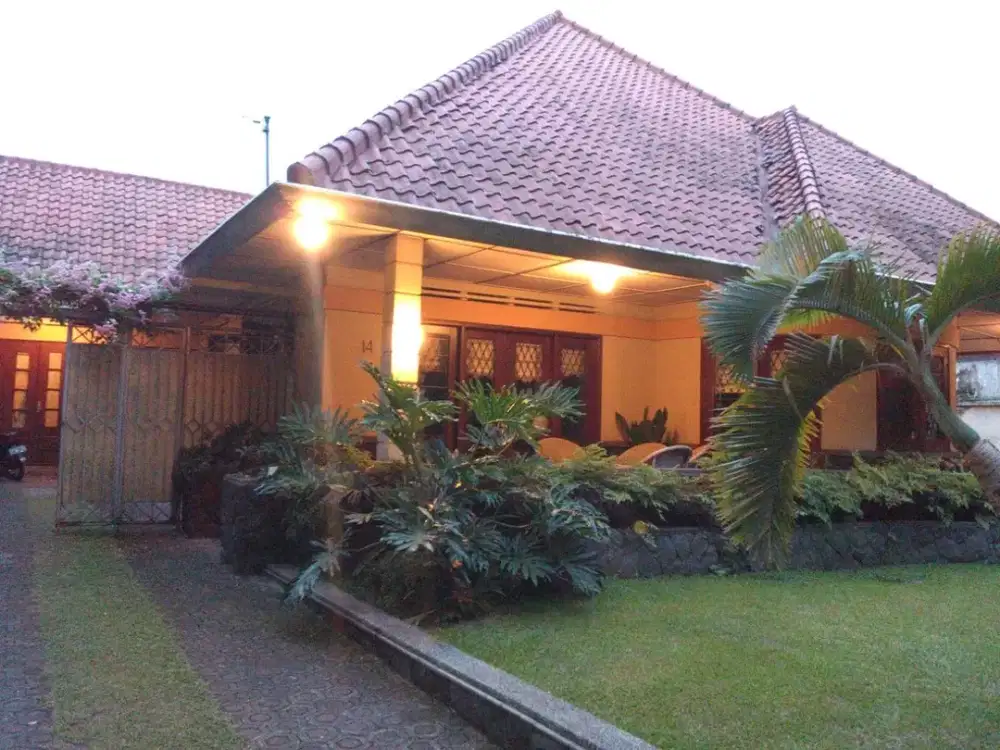 Dijual Rumah Luas 787 m2 di Tengah Kota Bandung