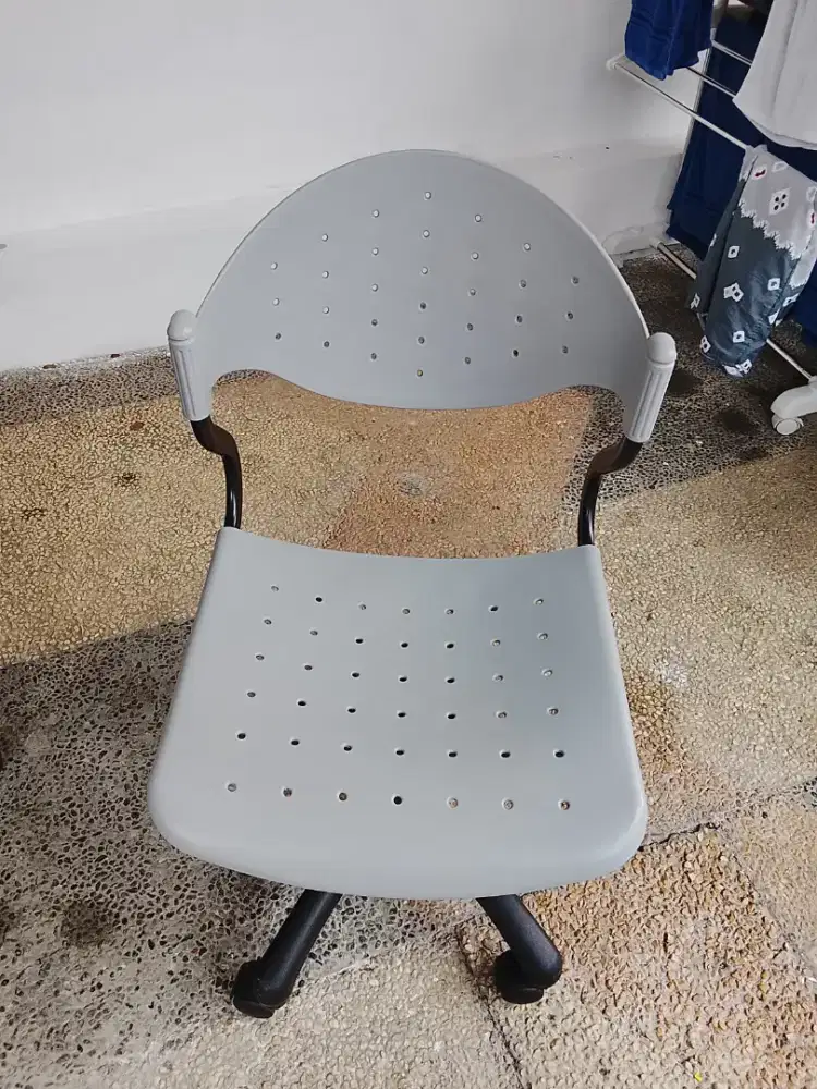 KURSI PUTAR PLASTIK ABU-ABU