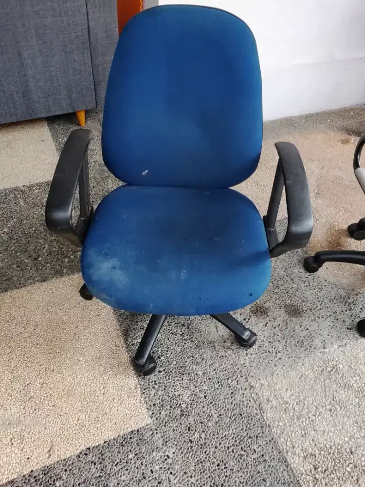 KURSI KANTOR KAIN BIRU