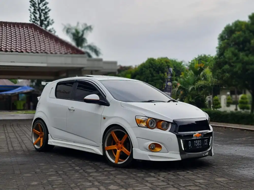 Aveo LT 2012 Matic Putih Full Option Km74rb Sunroof BodyKit