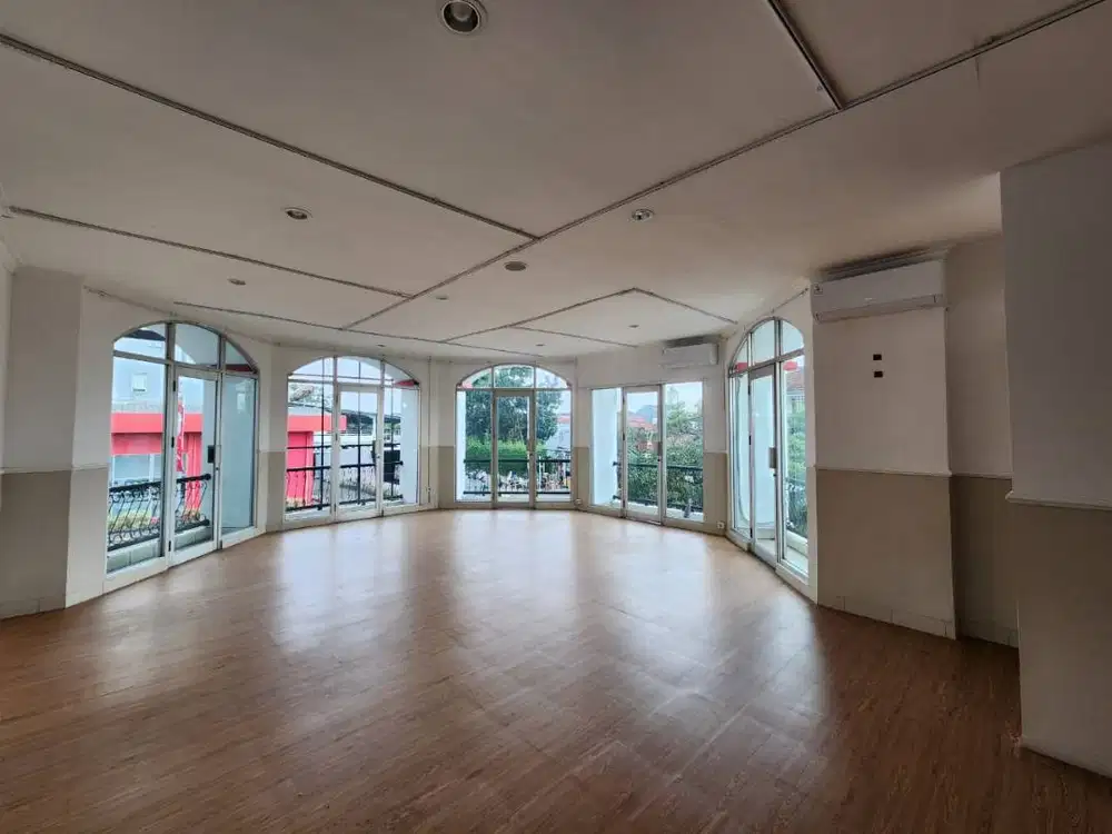 Disewakan Ruko Hook 3 Lantai Full Dekat Gate Motor