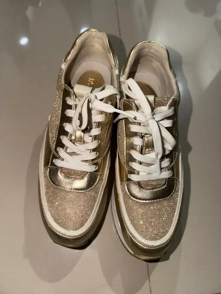 Sepatu Wanita Michael Kors Gold Preloved