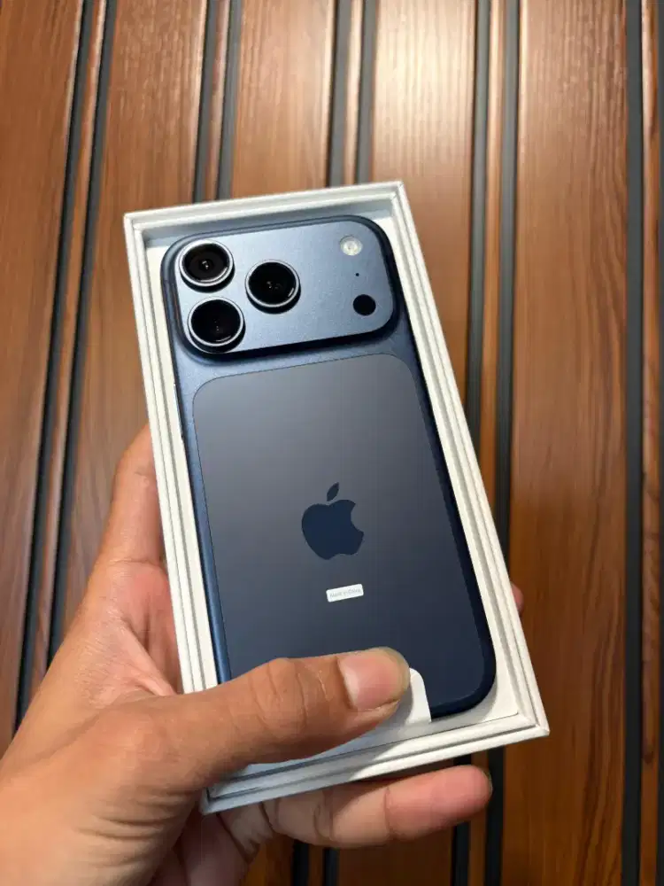 iPhone 17 pro deep blue 256gb iBox