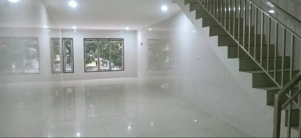 Ruko 3 Lantai Soekarno Hatta Bandung Bersih Terawat Siap Pakai