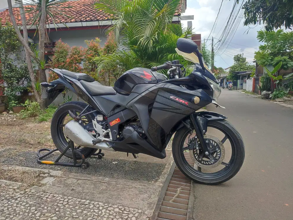HONDA CBR 150R CBU TAHUN 2013 SS LENGKA0