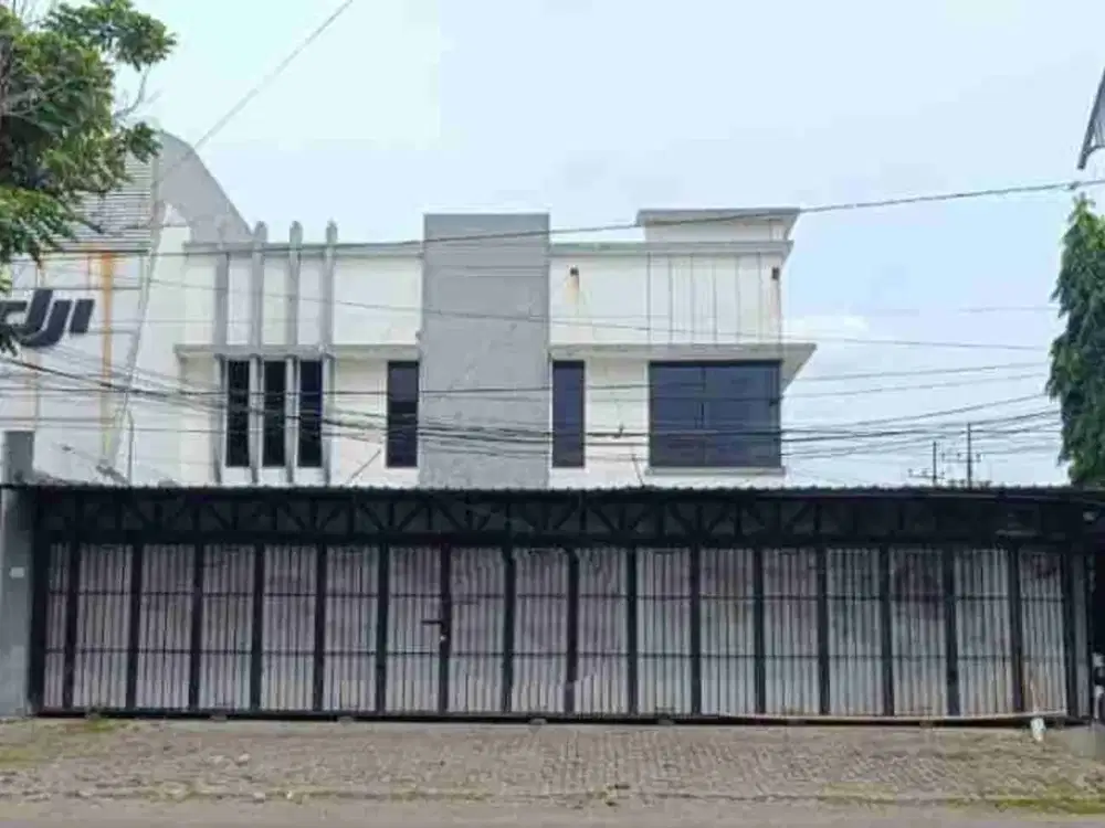 Disewakan Showroom, Baratajaya, Surabaya. Siap pakai untuk usaha, lokasi bagus.