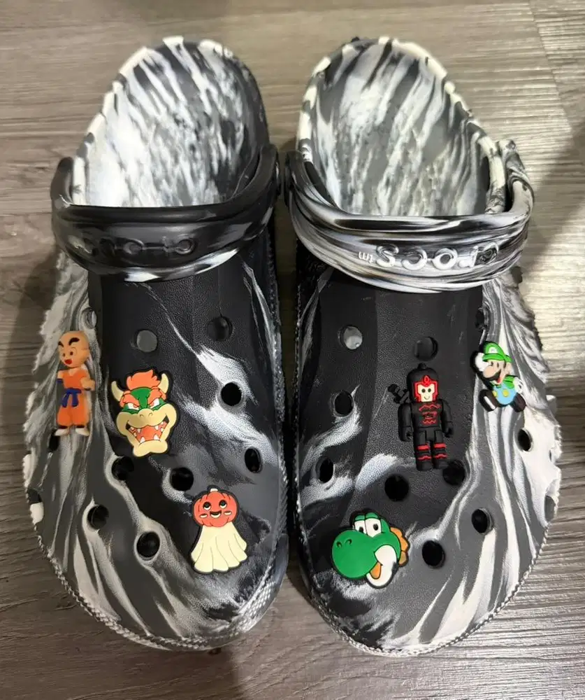 Crocs Baya Marble Hitam 42-43 (M10)