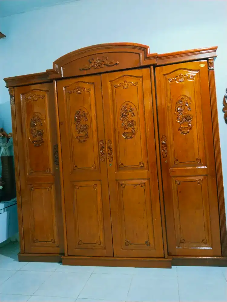 LEMARI 4 PINTU JATI JUAL CEPAT MEWAH MURAH