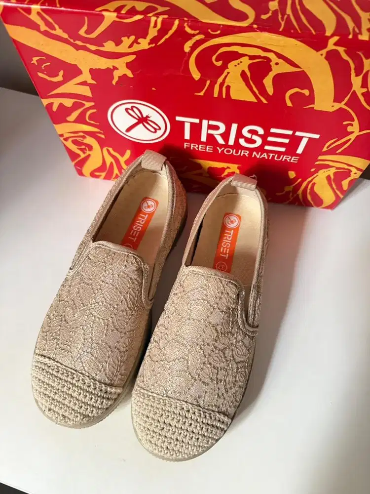 Sepatu brand TRISET