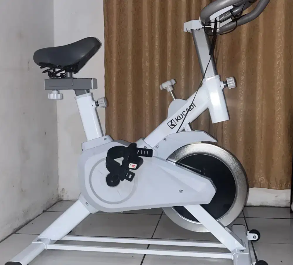 Sepeda statis, sepeda spinning