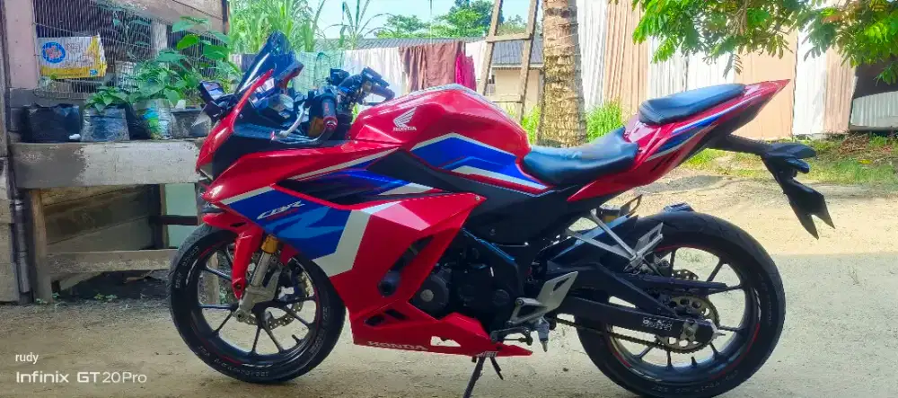 Jual cbr 150r tricolor