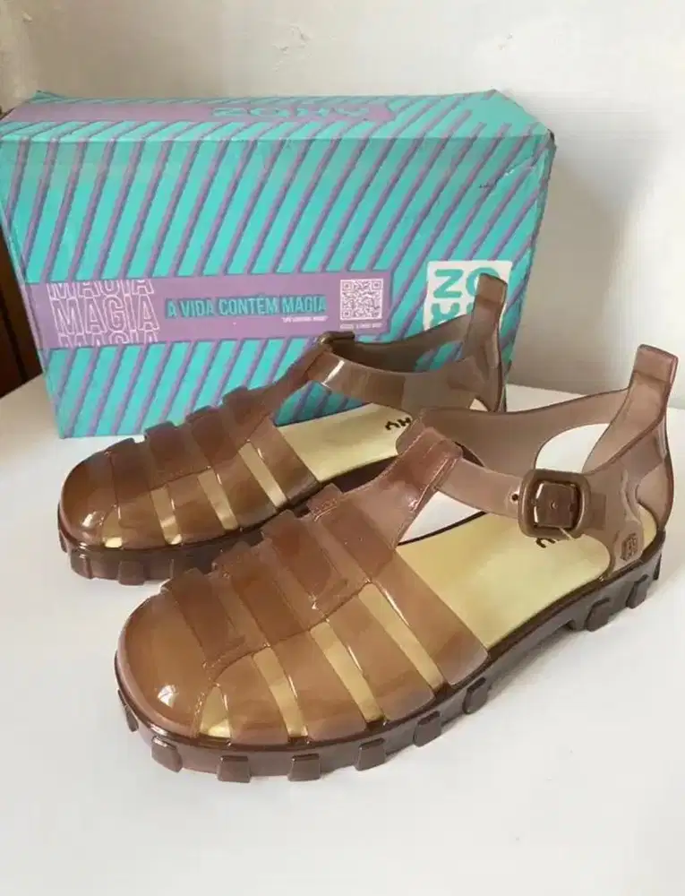 Sendal ZAXY sister brand melissa