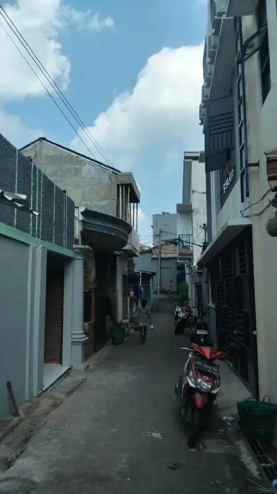 Di jual kost belakang kampus UNS