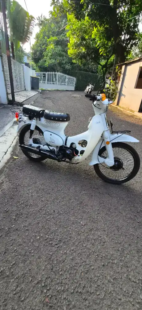 Honda C80 putih