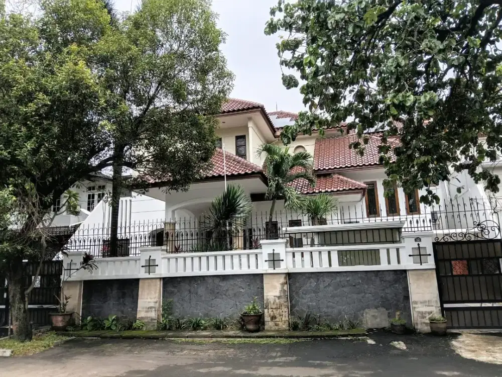 DIJUAL RUMAH BAGUS LOKASI PREMIUM JLN BRAWIJAYA KEBAYORAN BARU JAKARTA SELATAN