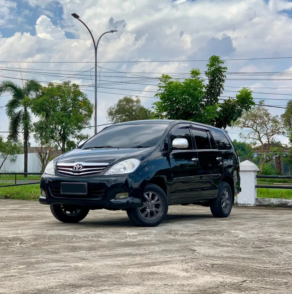 Toyota Innova 2.0 G AT 2011