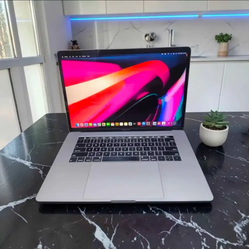 Macbook Pro i7 [RAM 16GB SSD 256GB DUAL VGA VRAM 4GB]