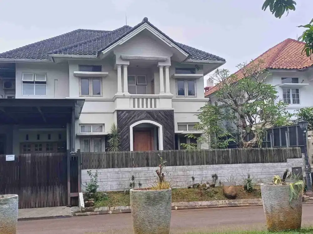 Rumah mewah di Citra Grand Cibubur hadap taman dan danau sangat asri alami