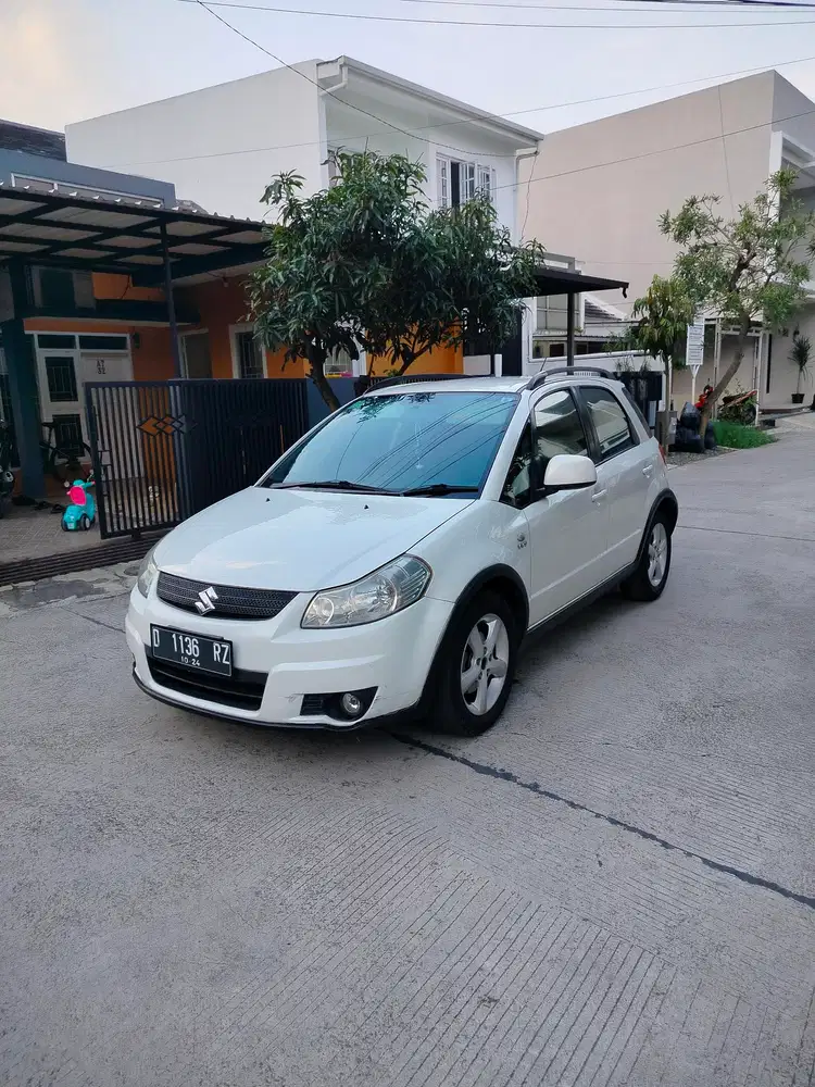 Suzuki SX4 X-Over 2007 putih