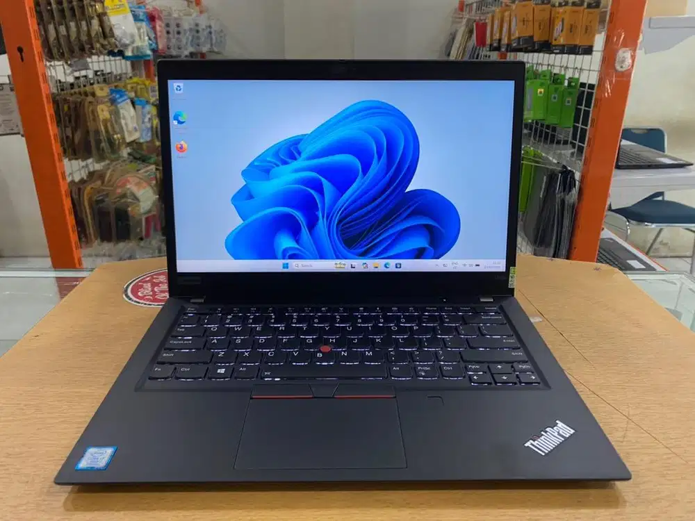 ThinkPad T490S Core i7Gen8 Ram 32GB SSD 256GB Touchscren Mulus