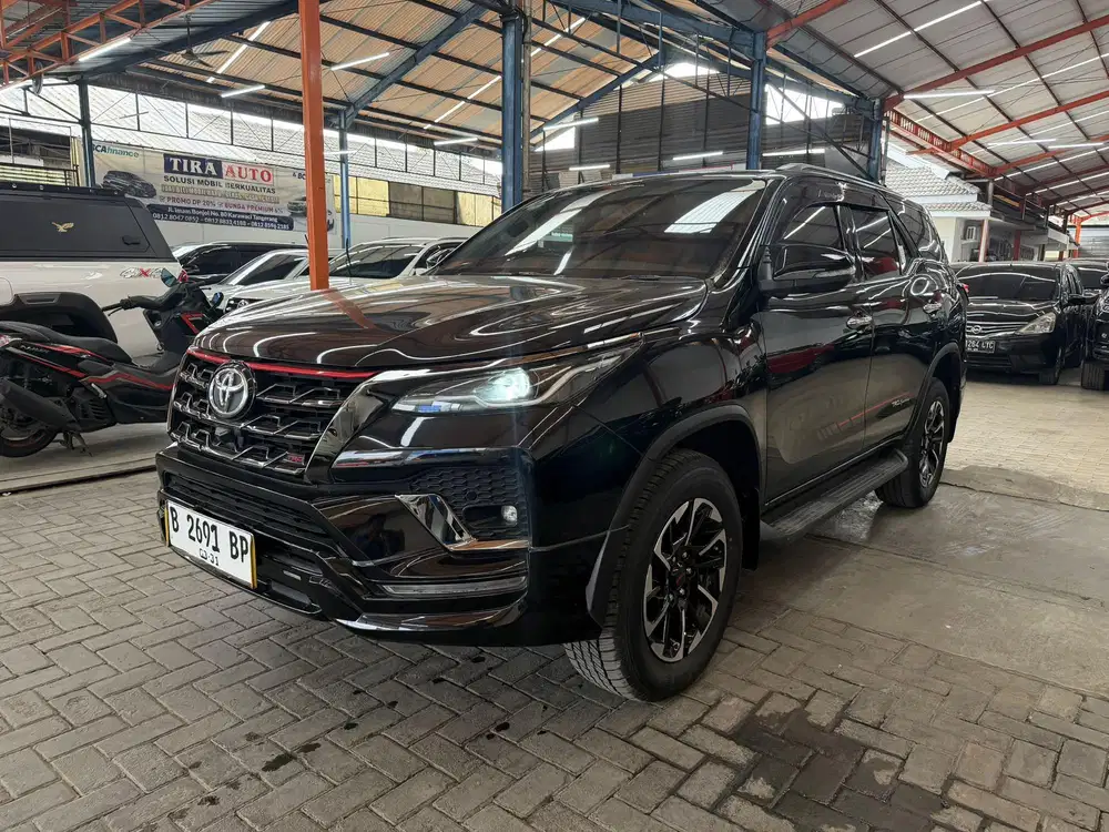 SUPER FORTUNER 2.4 VRZ TRD list merah 2021 Hitam  
GR Sport 2022 2023