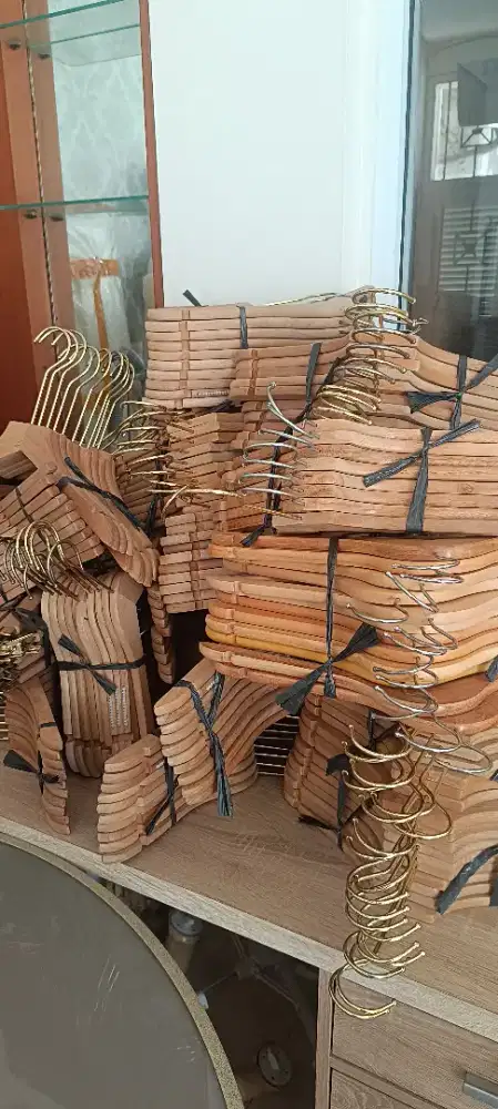 Hanger Kayu Per Lusin