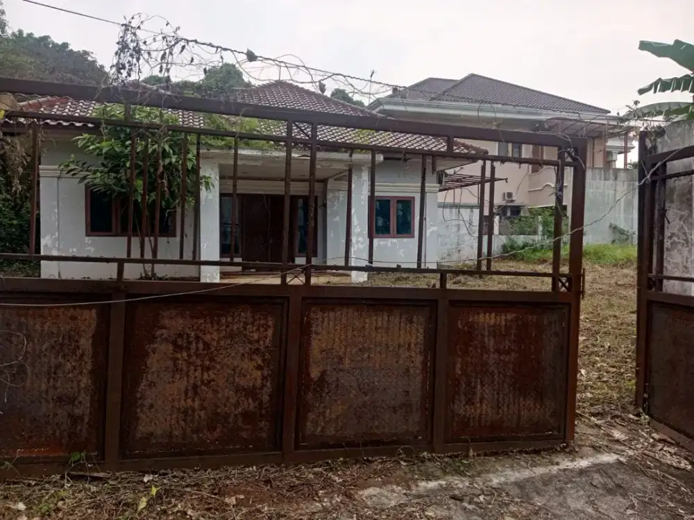 Di jual lahan 700 m ada rumah ,hitung tanah saja .