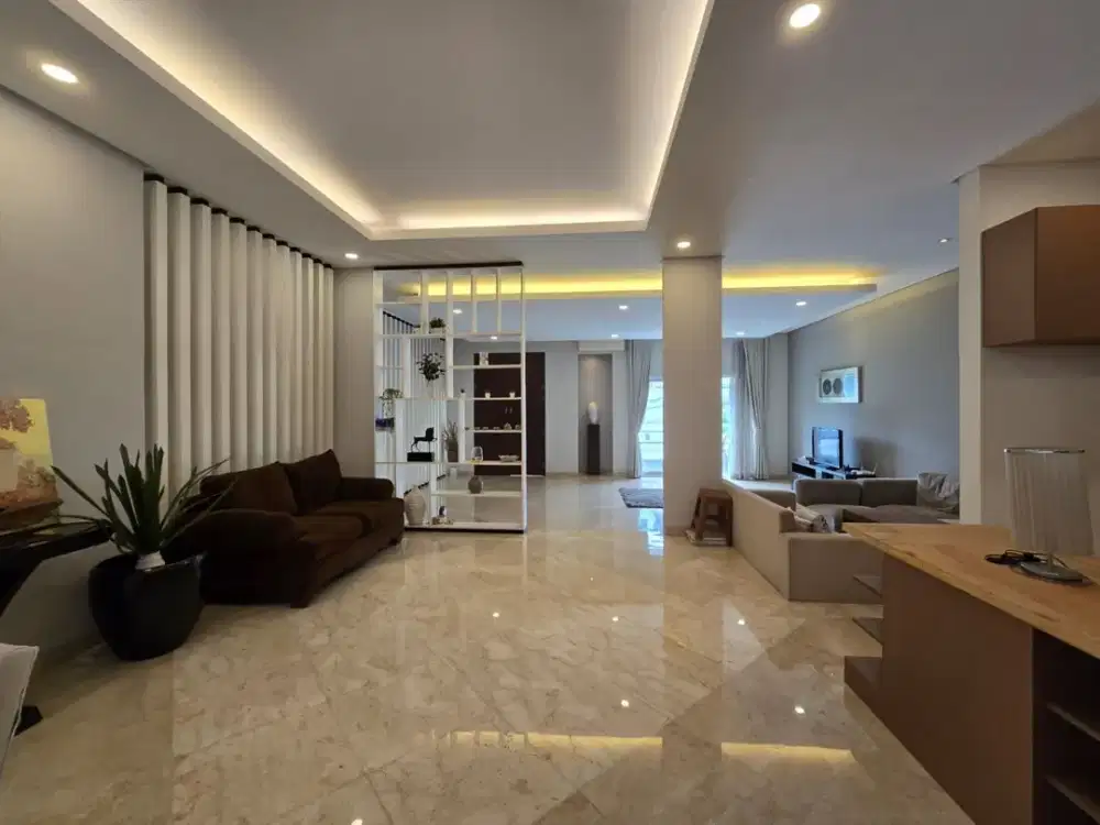 Dijual Rumah Tiga Lantai di Gading Kirana Kelapa Gading