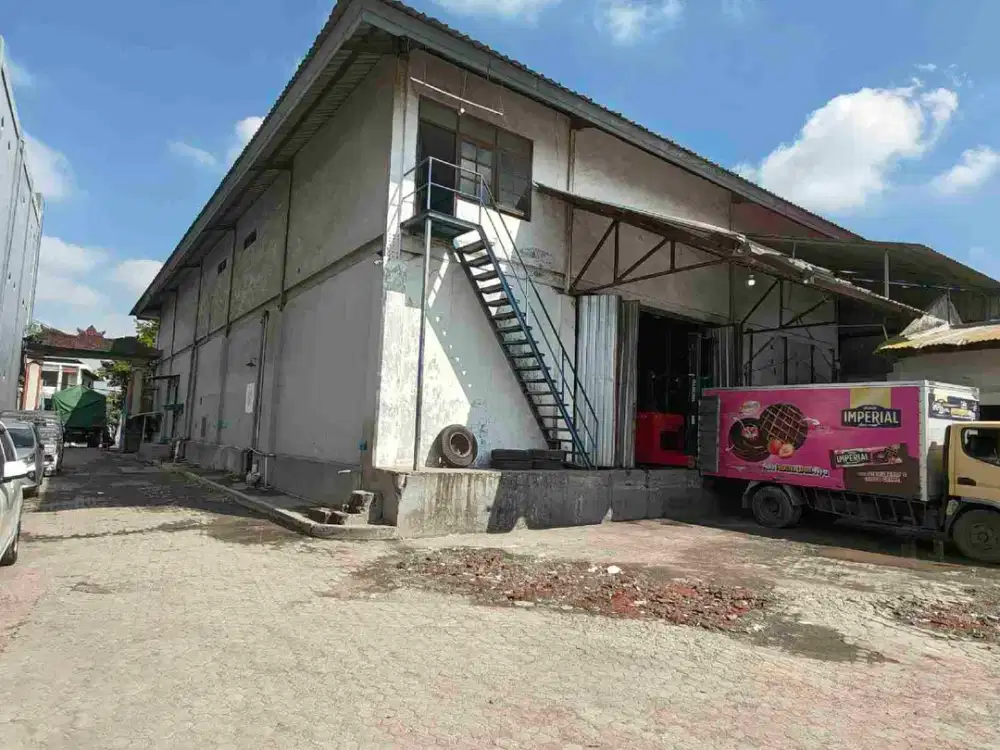 Gudang Besar Area Cargo