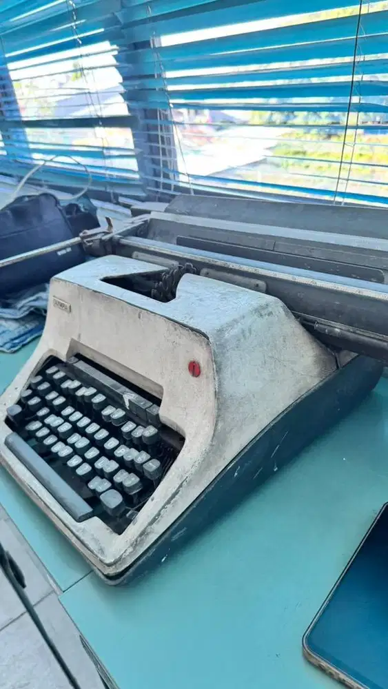Mesin ketik bekas
