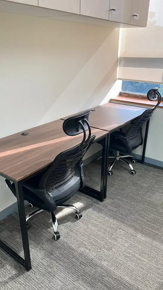 Meja dan kursi kerja (1 set)