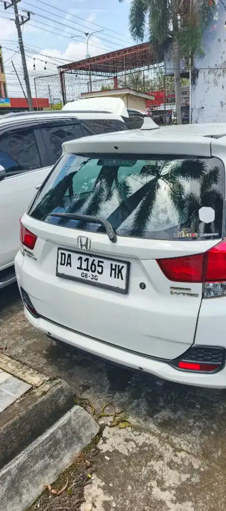 Dijual honda mobilio warna putih