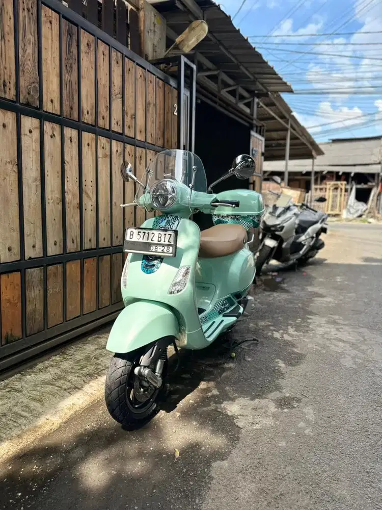 Piaggio Vespa LX 125 Iget Led Batik Series