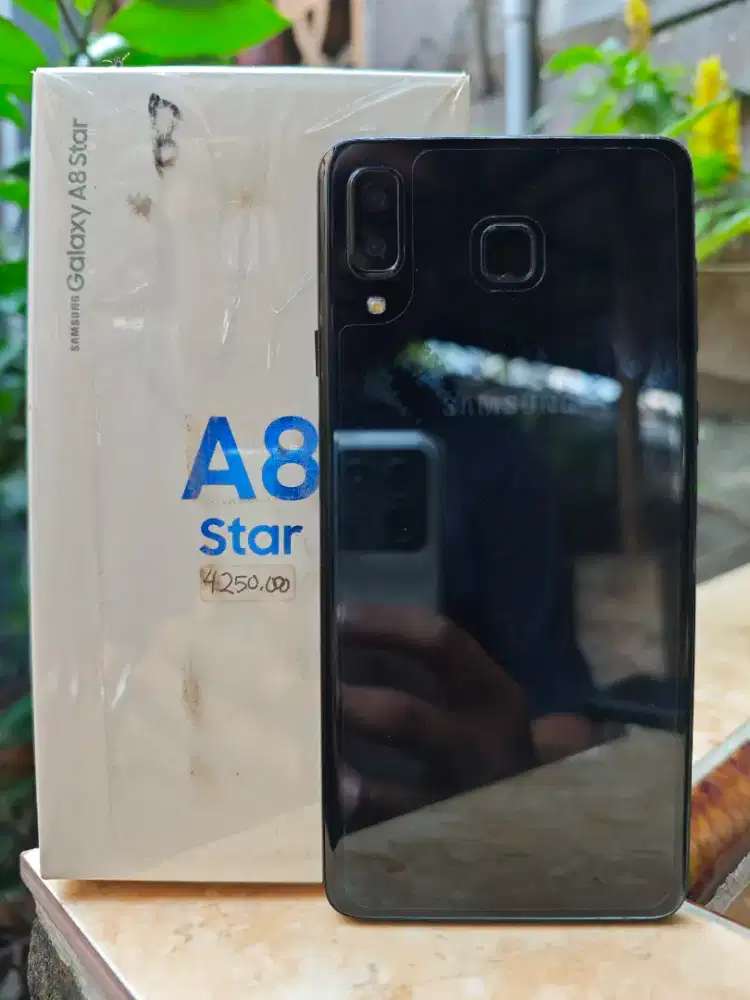 Samsung A8 Star 4/64 hp dusbook aja muluss