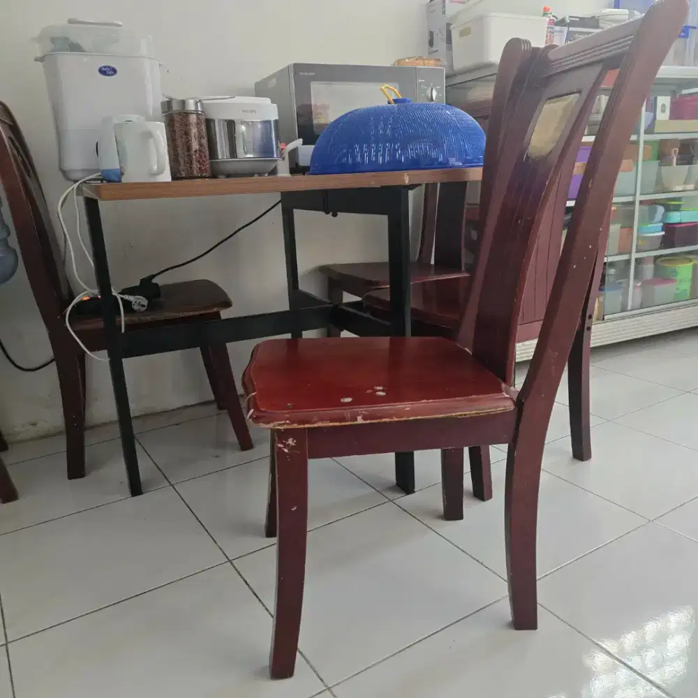 Kursi Makan Kayu