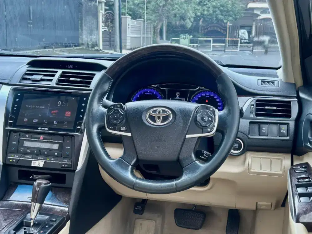 Toyota Camry 2.5 V 2016 AT Matic sedan hitam 2.5V black