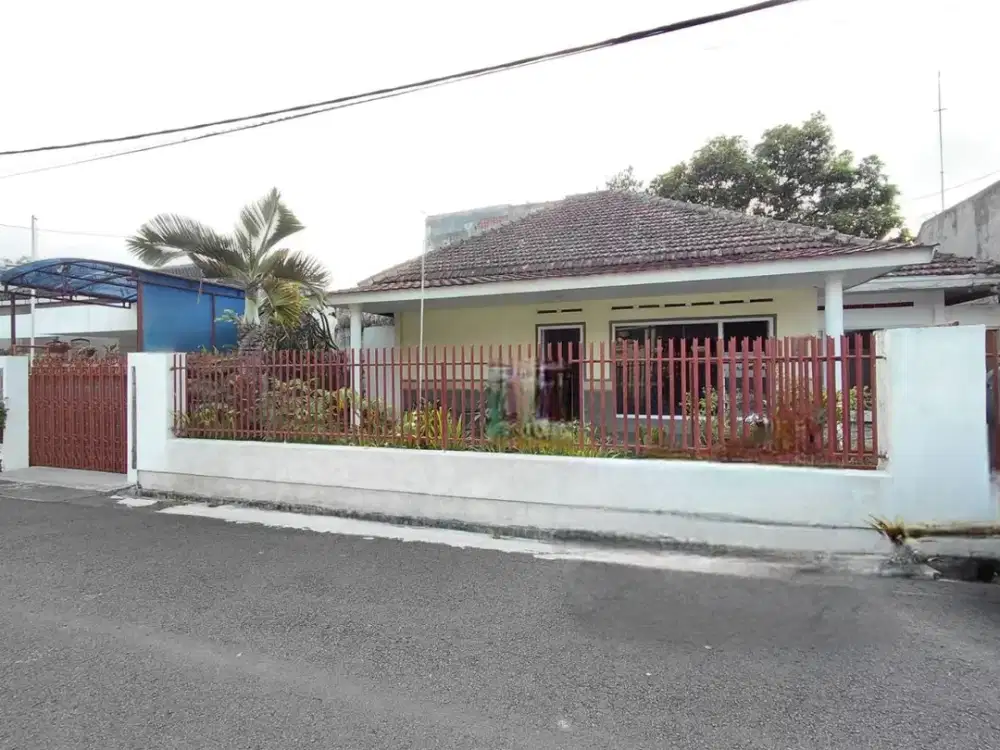 Dijual Rumah Klasik Terawat Pusat Kota di Jl Bunga-bunga Malang
