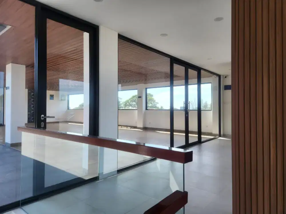 R. DISEWAKAN RUANG USAHA PREMIUM 3 LANTAI DI MAINROAD SUKAJADI BANDUNG