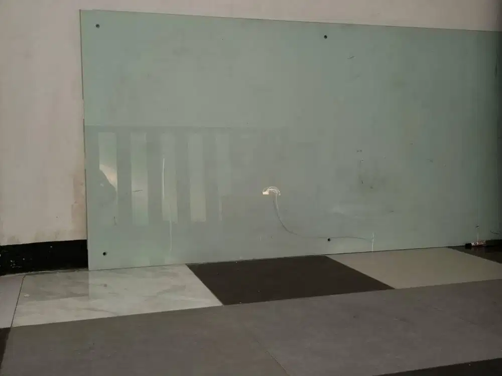 Di Jual Murah Papan Tulis Kaca Tebal