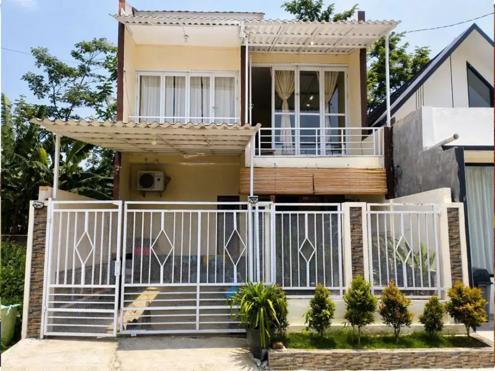 DIJUAL RUMAH MEWAH 2 LANTAI SIAP HUNI NEGO DI SENTUL CITY SG125