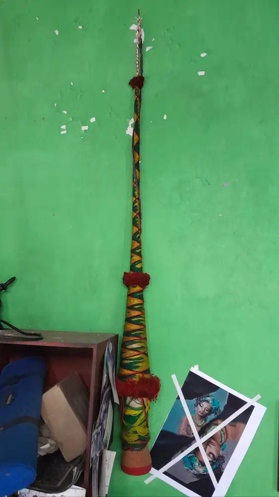 Pecut madura hiasan dinding
