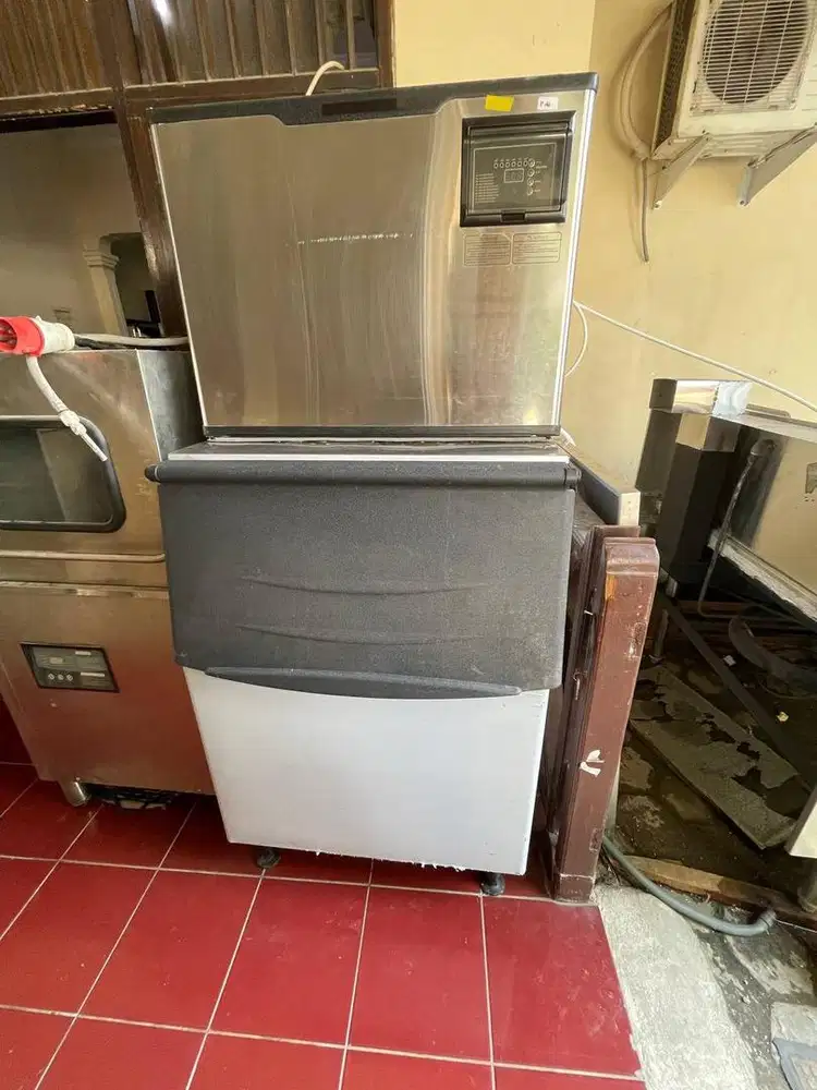 ICE MAKER GEA TF 700SN  Kapasitas 220-240kg / 24 Jam kondisi bagus