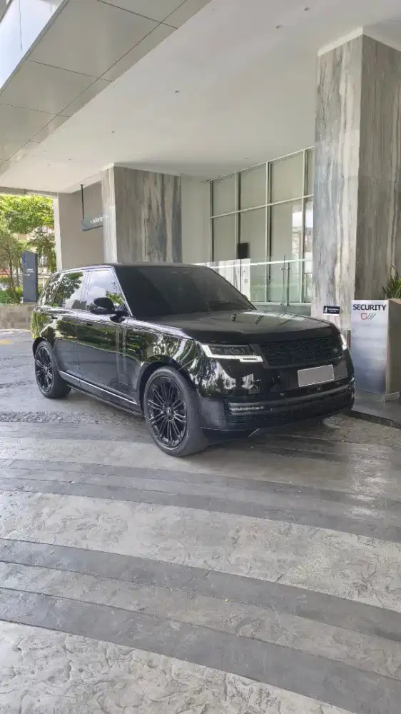 Range Rover Vogue First Edition P400 2023 NIK 2022 G63 Bentayga